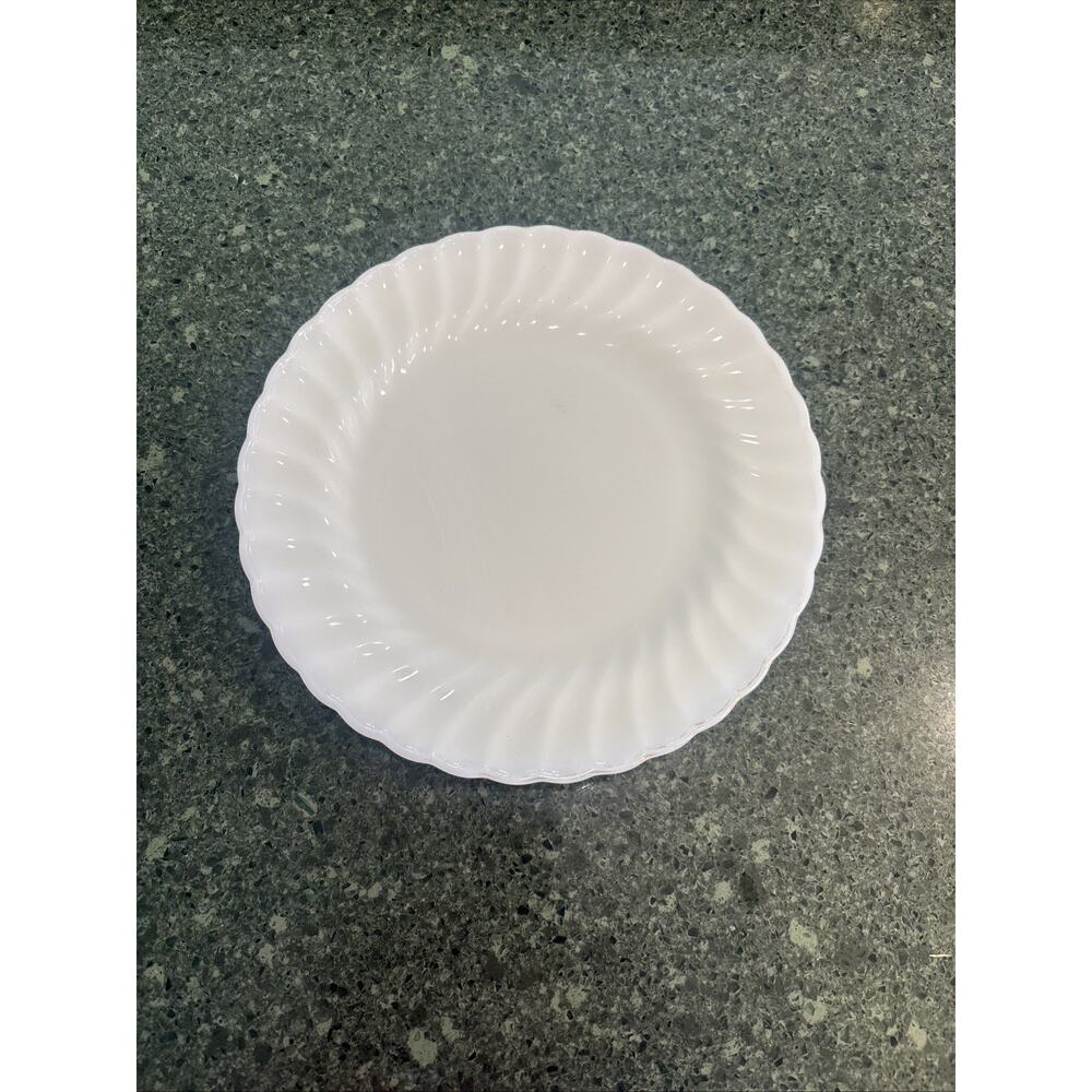 Vtg Fire King Swirl White Milk Glass Dinner Plates 9.75” No Gold Trim 4 Plates